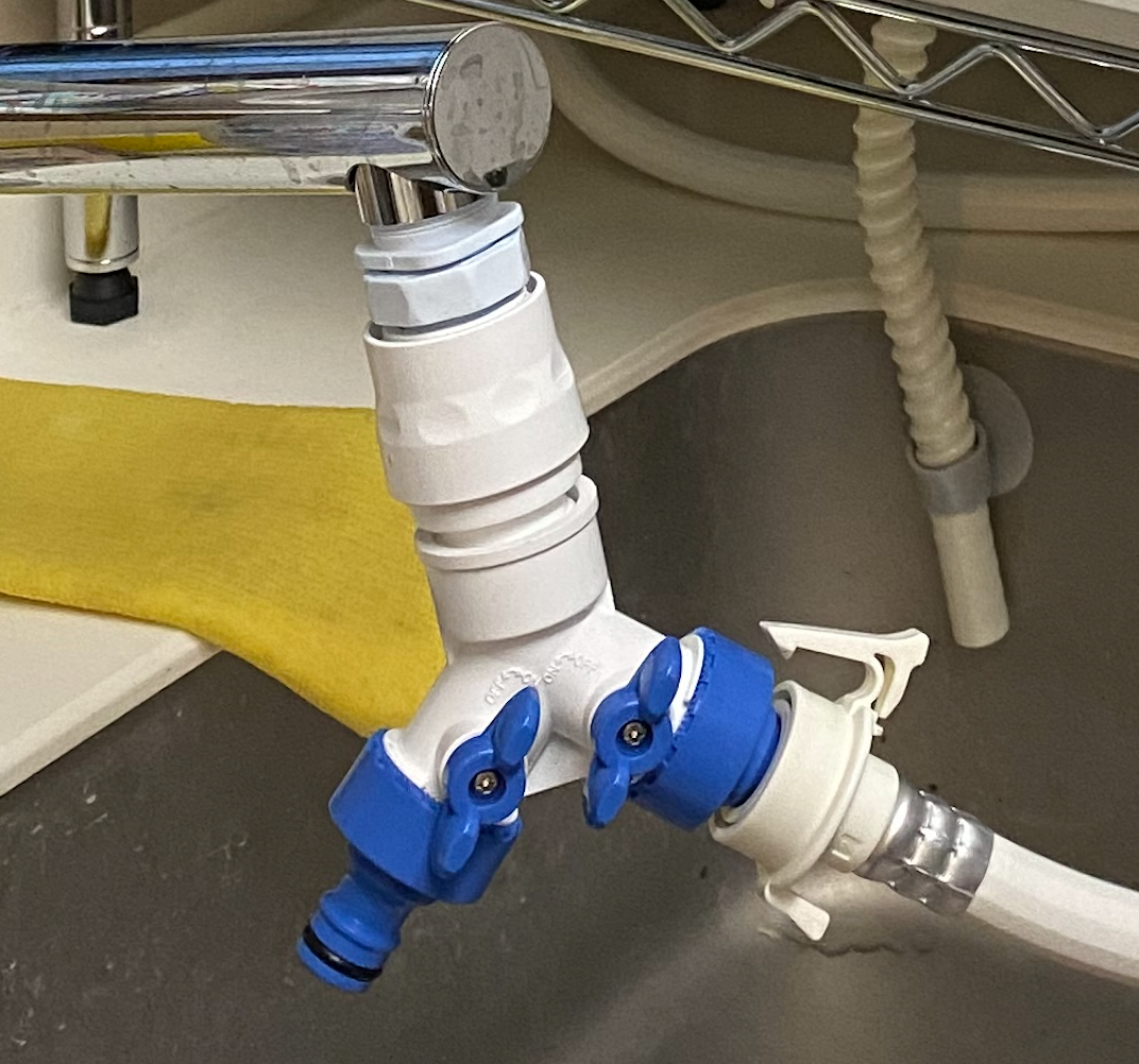 食洗機を分岐水栓が付かない狭いキッチンの蛇口に取り付け成功 | sorlab